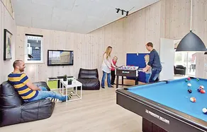 7 Bedroom Accommodation in Nordborg - Image 2