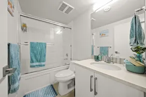 Modern yet comfy 3 bed suite in Surrey - Image 4