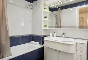 Family-friendly Oasis in the City Center Ideal for Families - Image 4