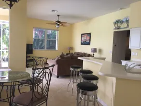 Beautiful Water Views, 5-min Walk to South Beach, Heated Pool, Hot Tub, 5 Bikes - Image 3