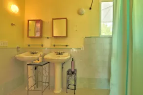 Puumoi Pink House: 2bedroom hjem med solopgang og havudsigt. 10 minutter til Hilo - Image 2