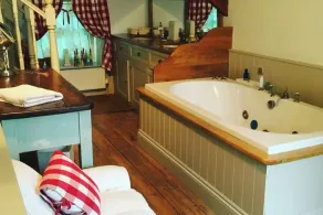 The Hillis Farmhouse - 6 Bed - Sleeps 11 - Pets - Image 4