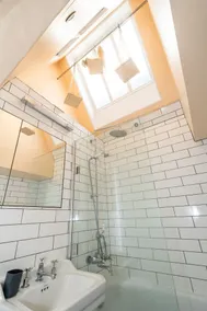 Hill House Apartment - Image 4