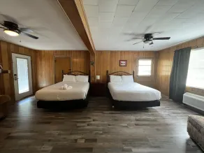 JIS12 - Budget friendly queen studio with full kitchen, two queen beds and sleeper sofa - Image 4