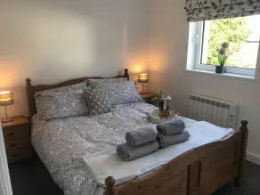 3 bedroom accommodation in Whitchurch - Image 4