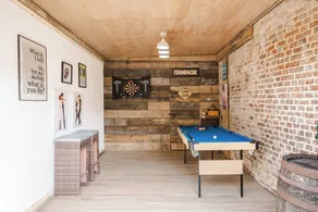 NEWLY REFURBED Coach house, private garden, Hot Tub, Games rm, Lake, Up to 8pax - Image 3
