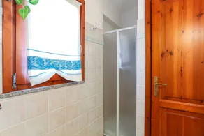 Holiday Apartment \"Bilocale Geranium Beach\" with Terrace & Air Conditioning - Image 4