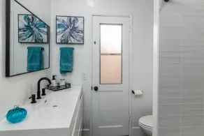 HOUSE IN PRIME LOCATION WITH HUGE POOL & SPA - Image 4