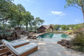 Gorgeous Resort-style Retreat on Cedar Creek Lake - Image 5