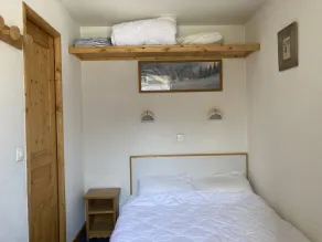 Recently refurbished s/c 2 bedroom flat to sleep up to 7 - Private WiFi included - Image 5