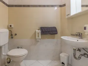 Nice apartment in villa for 4 people with pool, A/C, WIFI, TV, terrace and pets allowed - Image 4
