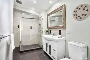 The Gallery - Stylish City-Fringe Apartment with Outdoor Living & Office Space - Image 2