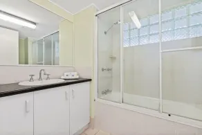 Surfcomber 2 Bedroom Rooftop Apartment - Image 2