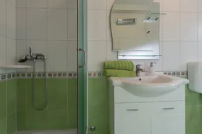 Belle maison de vacances avec un grand jardin près de la mer - Image 3