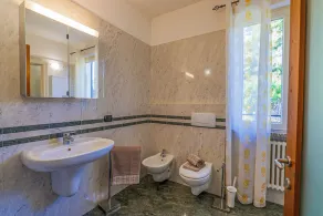2½-zimmer-wohnung mit Großem Balkon mit Seesicht und Parkplatz - Image 5