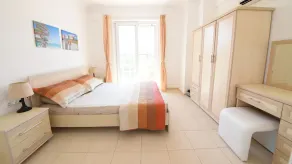 Impresionante Villa Independiente de 3 dormitorios con piscina privada, amplio jardín y WiFi - Image 4