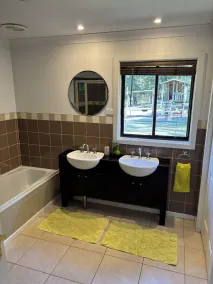 Duck Tree Lodge - Bush Retreat, Macedon Ranges - Image 2