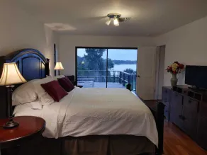 Lake view Chalet  - Image 4