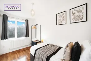 Cosy 3-Bedroom Serviced House with Free WiFi and Parking By Redwood Stays - Image 4