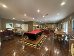 Expansive lodge on 200 acres with private lake! - Image 5