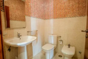 Secluded detached home - Image 3