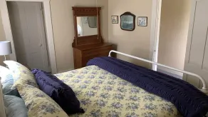Cozy farmhouse (east side), 2 bedrooms, in the heart of nature's playground - Image 4