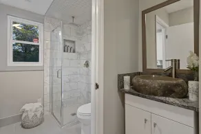 Luxury retreat house in Charlotte. - Image 2