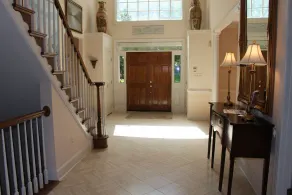 Secluded mansion on 2 acres - Image 2