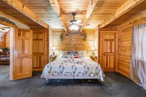 Cozy Cabin Near Town! *Hot Tub! Views! Jacuzzi! - Image 4