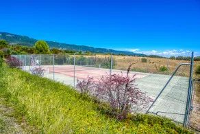 Villa Avec Terrain de Tennis Privé et Piscine - Image 2
