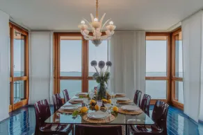 Villa au bord du lac unique avec grande piscine priv��e et vue imprenable sur le lac - Image 3