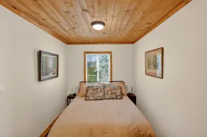 Rouge Cobb Mountain Hotel - Cabin 1 - Image 4