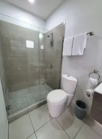 Fully equipped studio, short walk to beach, stores and restaurants - Image 2
