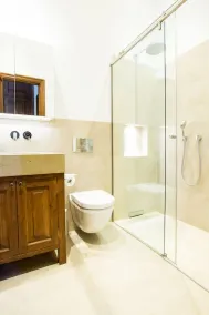 Luksuriøs historisk villa beliggende i over en hektar have + privat opvarmet pool - Image 3