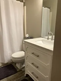 King Bed! 2B2B ground level near golf; one floor living, three steps in. - Image 2
