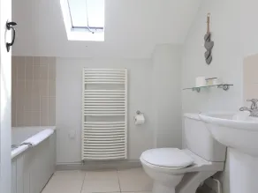 3 bedroom accommodation in Somerford Keynes - Image 4