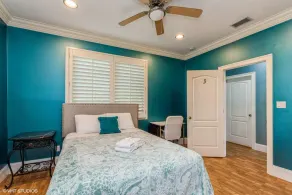 Mansion Guest House in Serenity on Bayfront - Image 4