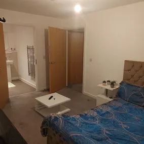 Ensuite Double Bedroom (live in landlord) - Image 5