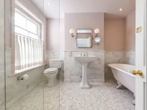 Fully renovated townhouse in heart of Winchester's cathedral streets - Image 5