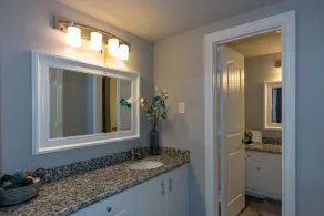 Beautiful Remodeled Luxury Waterfront Property- 3BR/2.5 bath-Sleeps 11!!! - Image 3