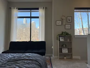 Stylish Townhouse In Uptown, 1BD studio, City Views & WiFi - Image 4