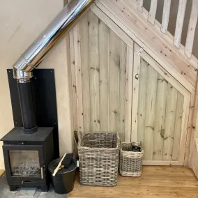 The Red Shed - A cosy woodland cabin with woodburner - Image 3