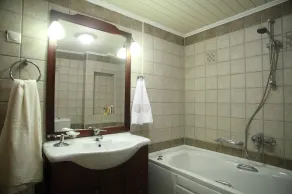 Maison traditionnelle en pierre de luxe, entièrement rénové dans le centre de l'île - Image 5