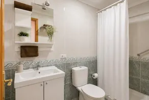 Vacation Apartment 'Ganivet Home' with Private Terrace and Wi-Fi - Image 3
