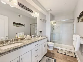 Luxurious Penthouse, King beds. Dog & ADA Friendly - Image 4