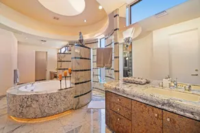 SWIM UP POOL BAR/SPA, POOL TABLE,6 EN SUITES, PING PONG, PUTTING GREEN 227370 - Image 3