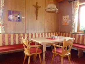 Tredobbeltværelse \"Holzleiten\" med opholdsstue - Pension Alpenhof - Føler god pension - Image 3