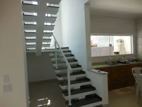Sobrado com Piscina em Condomínio Fechado - Image 2