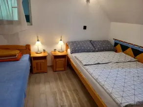 Holiday home with view and pool - Image 3