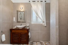 A perfect house on the right place with a unique and distinctive location - Image 4